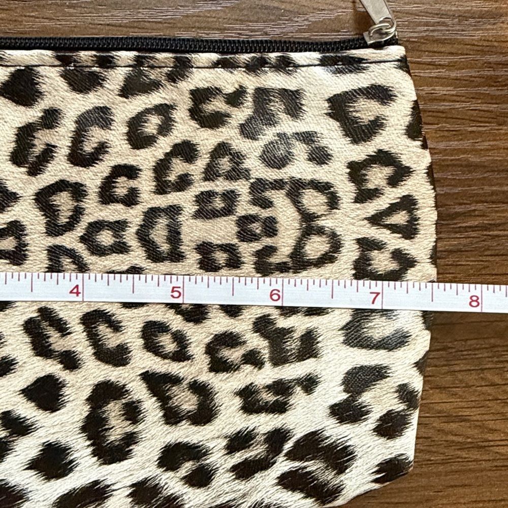 Leopard Print Zip Pouch - Picture 2 of 3